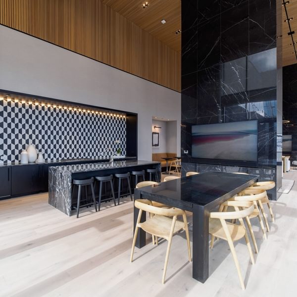 920 N Wells Amenities 1 of 10