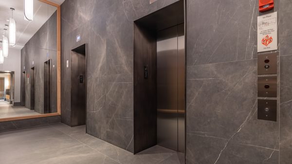 920 N Wells Elevators