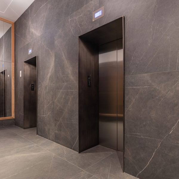920 N Wells Elevators