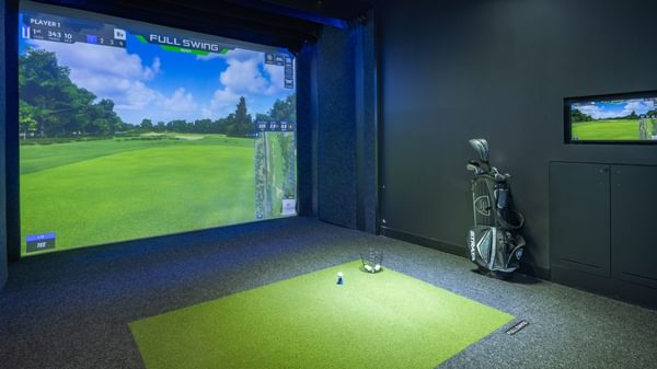 920 N Wells Golf Sim