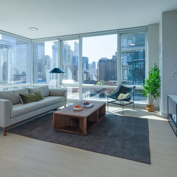 920 N Wells Living Room
