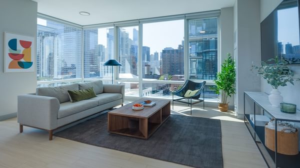 920 N Wells Living Room