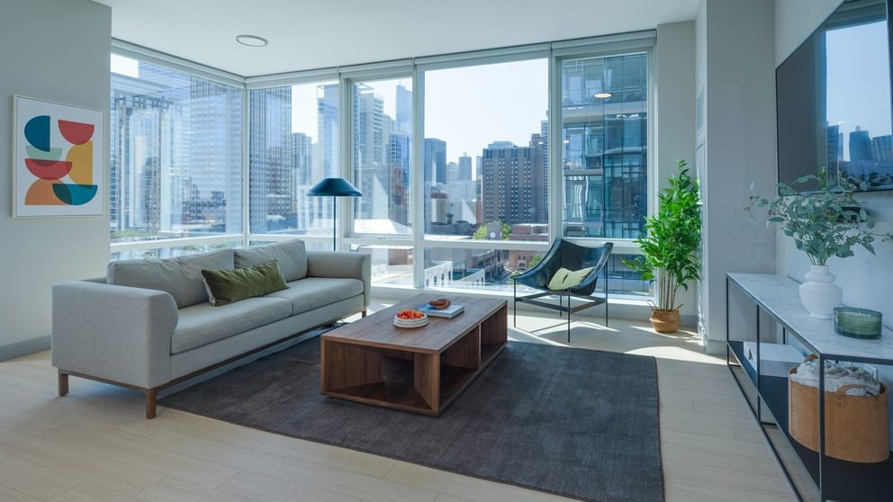 920 N Wells Living Room