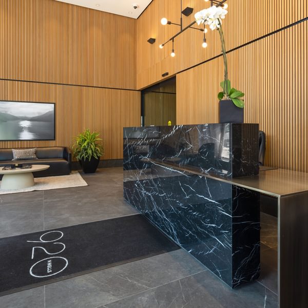 920 N Wells Lobby