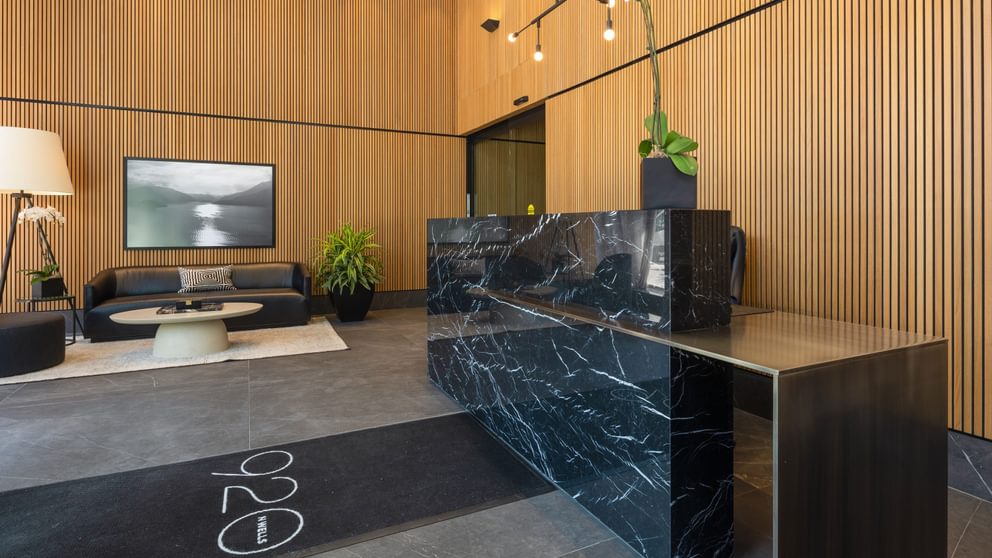920 N Wells Lobby