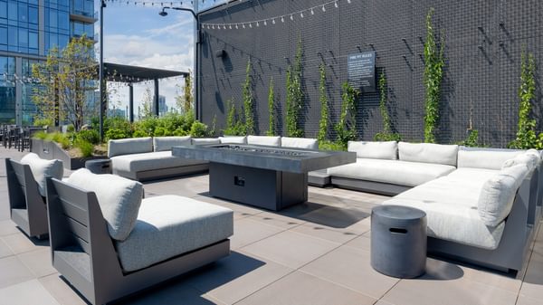 920 N Wells Terrace With Fire Pit