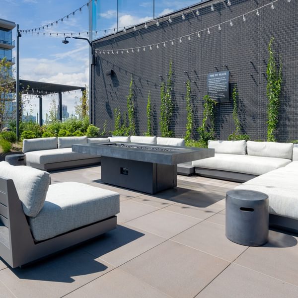920 N Wells Terrace With Fire Pit