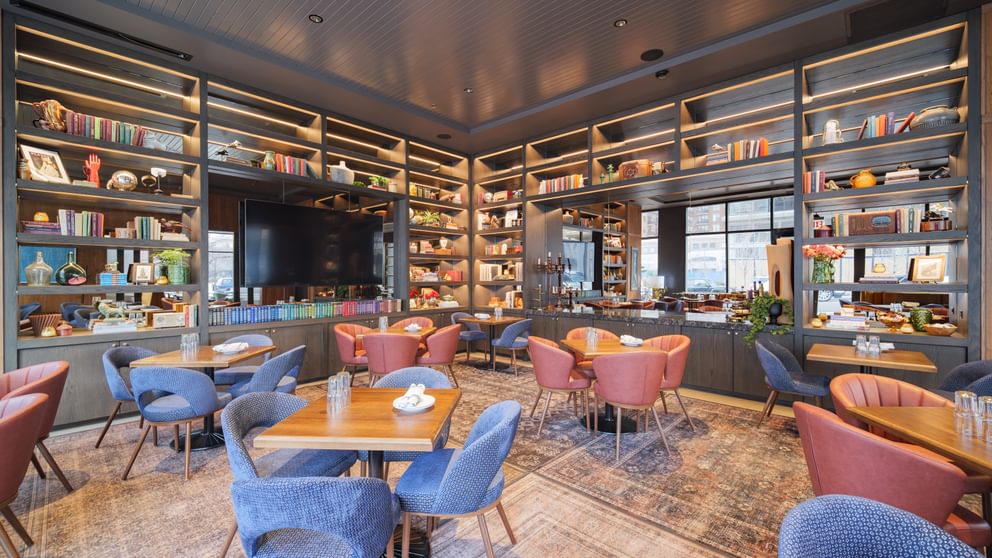 DJs Restaurant | 920 North Wells